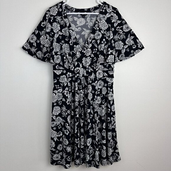 Torrid 1 Skater Dress Flutter Sleeve Flowy Womens 1X Black Floral Whimigoth - Picture 1 of 9